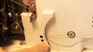Elna 845 Как заправить цепной петлитель - Comment enfiler le boucleur chaînette Recouvreuse enfilag