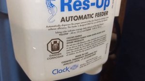 Система очистки воды с дозацией очистителя смолы