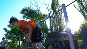 Трюки на турнике для детей от Ванька