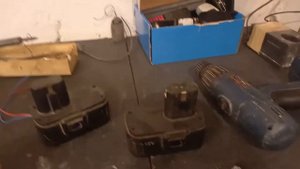 Что будет если заменить АКБ шуруповерта на мобильные батарейки?