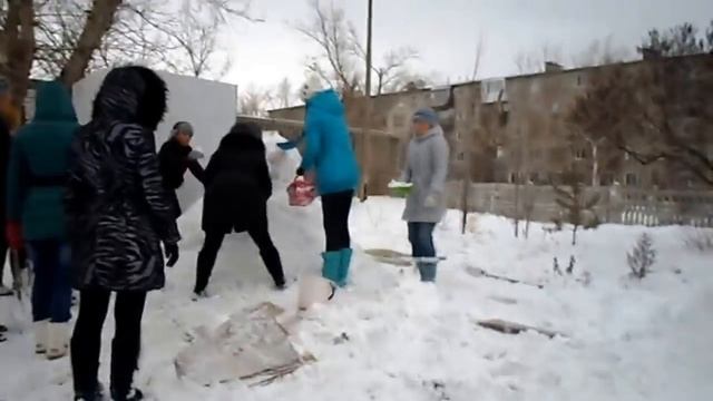 Как слепить из снега снегурочку смотреть онлайн