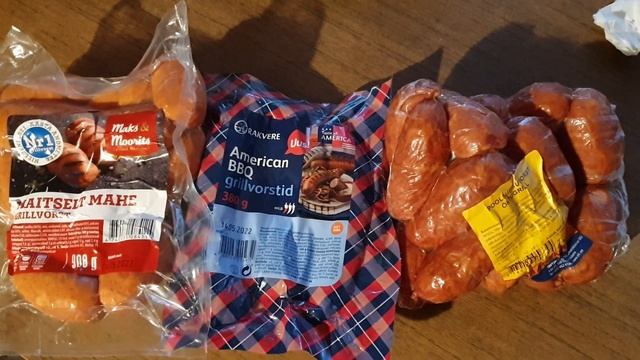 Дачный влог из Эстонии.Открываем шашлычный сезон.Дела дачные.Собираемся в Таллинн.Светофор в поле