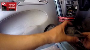 Citroën Xsara Picasso door panel removal