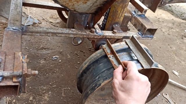 Самодельная картофелесажалка. Финал. Небольшое испытание, первые ошибки. Часть 3. смотреть онлайн