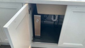 Компактная система обратного осмоса WATERLUX RO 300 SLIM с прямым производством питьевой воды.