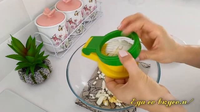 Вкусный салат с АНАНАСАМИ и копчёной КУРОЧКОЙ!!! Салат БУРЖУЙ!