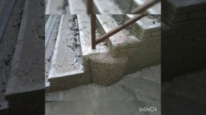 имитация камня и дерева входная зона, ступени из плитки,под ступени имитация из арт бетона