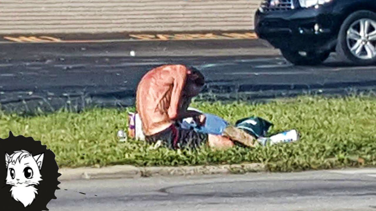 ОН СИДЕЛ 3 ГОДА НА ОДНОМ МЕСТЕ, ПОКА ПРОХОЖАЯ НЕ ИЗМЕНИЛА ЕГО ЖИЗНЬ [Белый кот] смотреть онлайн