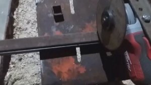 Торцовочный станок  из болгарки