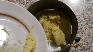 Салат «Рыбки в пруду» со шпротами