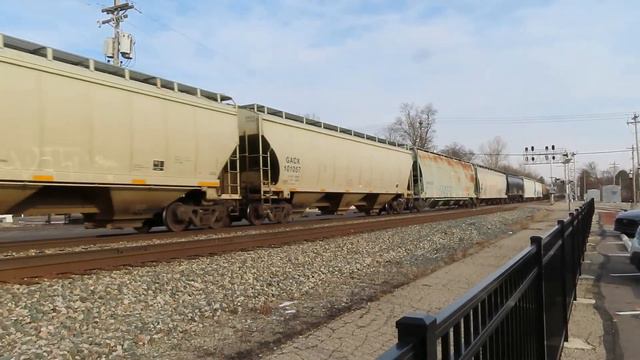 CSX Dash 8-40CW 7786 Leading a CSX Manifest Train in Glendale, Ohio! смотреть онлайн