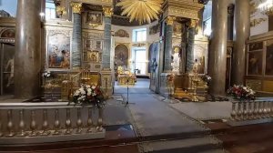 "Господь воцарися"