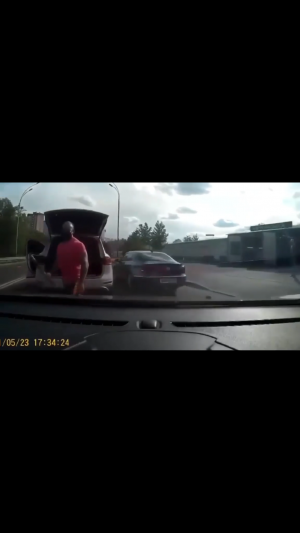 ПОСИГНАЛИЛИ И НАЧАЛОСЬ!ОЧЕНЬ НЕРВНЫЙ ЗА РУЛЁМ!