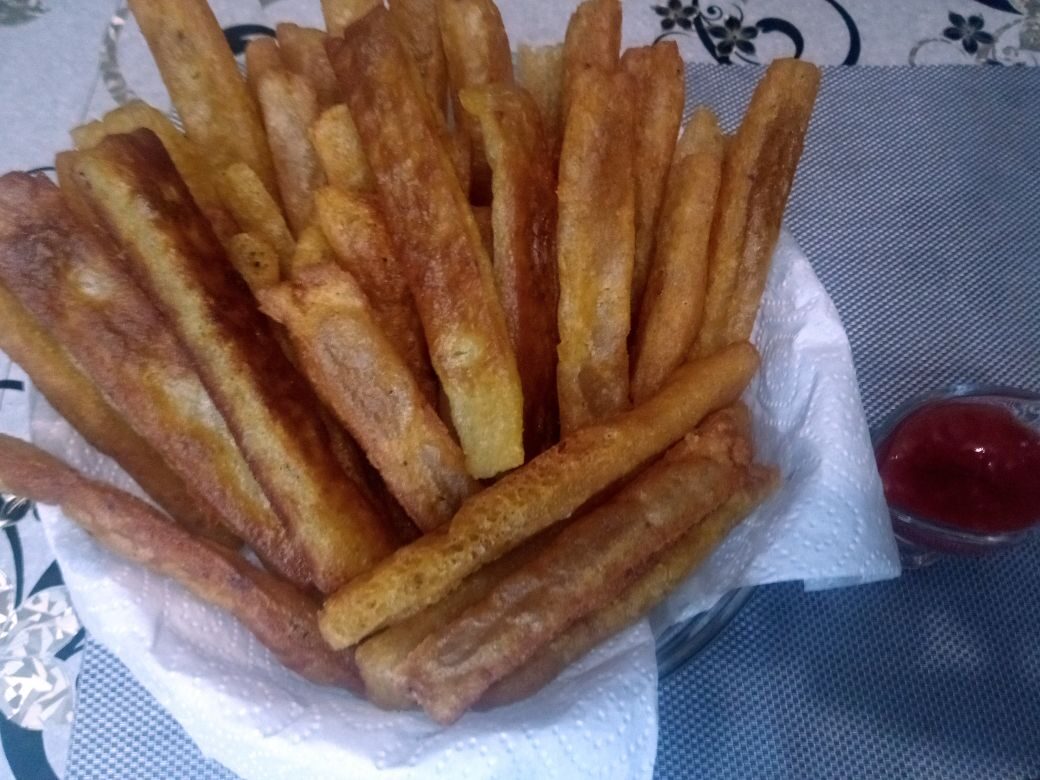 Хрустящие картофельные палочки.