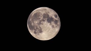 Пролет МКС на фоне Луны. Доказательство существования МКС