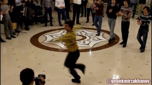 Танцор с Дагестана разорвал интернет Гебек