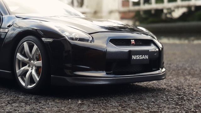 Nissan GT-R R35 1:18 AUTOart "Super Black" смотреть онлайн