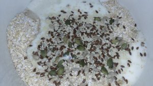 Хлеб из отрубей с семечками на кефире