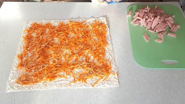 Рулет из лаваша с колбасой и корейской морковью смотреть онлайн