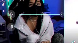 Амина Тендерлибае поёт песню - ФОТОГРАФИРУЮ ЗАКАТ БУДТО ПАРУ ЛЕТ НАЗАД 💕
