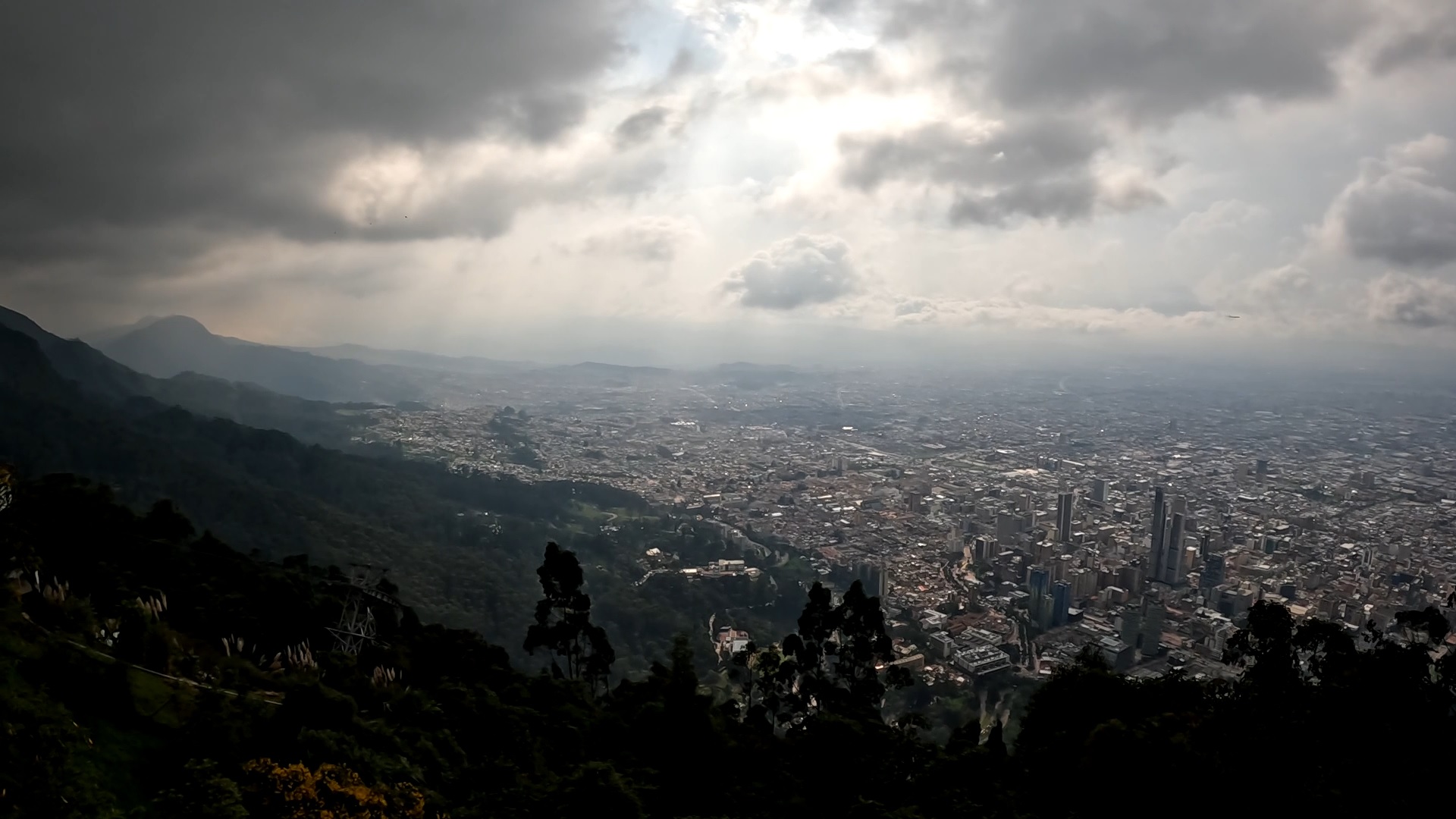 Гора Монсеррат, Богота, Колумбия - 19.11.2021 - Cerro de Monserrate, Bogota, Colombia смотреть онлайн