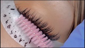 сравнение эффектов в наращивании ресниц : мокрый или не мокрый?