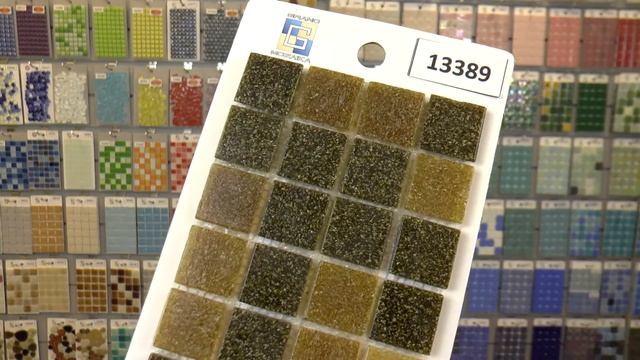 Коричневая стеклянная мозаика на бумаге смотреть онлайн