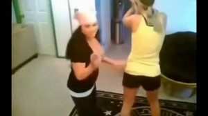 прикол самооборона электрошокером funny self-defense stun