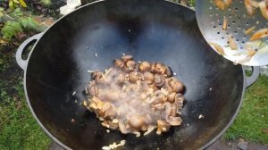 Готовим шампиньоны в казане на Даче как на Рождественском базаре.Казахи в Германии ????