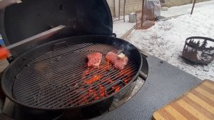 Стейк Пеппер на гриле Weber