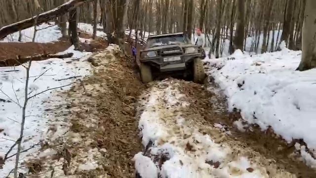 При штурме подъема перегрелся двигатель, в результате взрыв радиатора. Ниссан Патрол Y61 смотреть онлайн