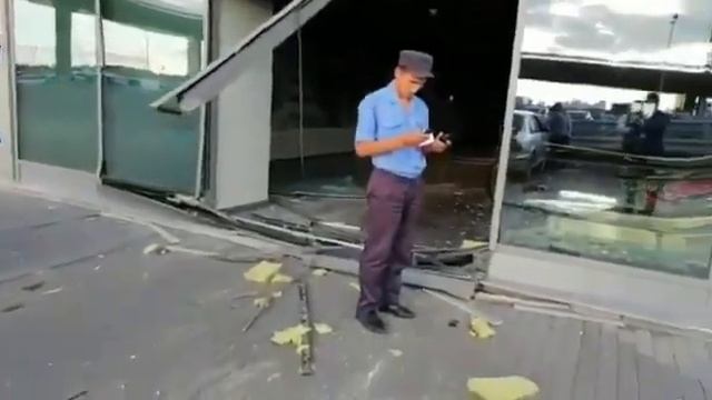 Водитель устроил погром на вокзале в Астане смотреть онлайн