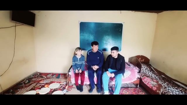 ТАЛПАДА КОЛГАН 12 ЁШ КИЗДИ ОРКА ПАРДАСИ ЙИРИТИЛГАН ОТАСИ ЧИДОЛМАДИ ХАММА КУРСИН смотреть онлайн