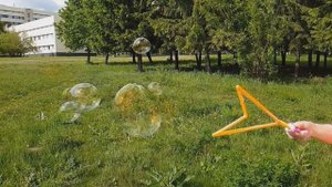 БОЛЬШИЕ МЫЛЬНЫЕ ПУЗЫРИ смотреть до конца  BIG SOAP BUBBLES watch to the end