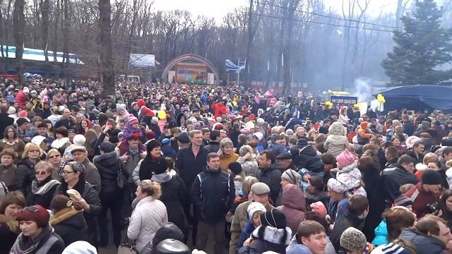 сожжение чучела масленицы в Ставрополе (02.03.2014) смотреть онлайн