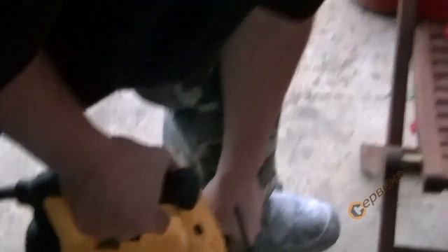 TEST Перфоратор DeWalt D25313K 800W/3.4J & Makita HR2810 800W/2.9J смотреть онлайн