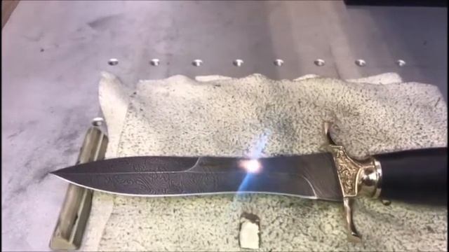 Гравировка на ноже из дамасской стали смотреть онлайн