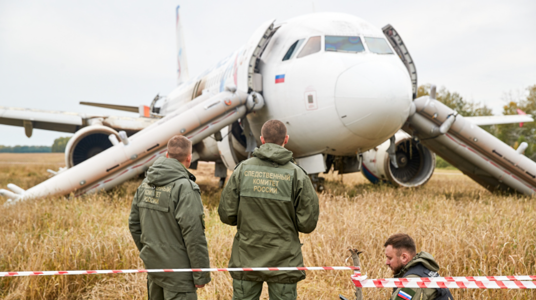 Пшеничное чудо: посадивших Airbus в поле под Новосибирском летчиков представят к наградам