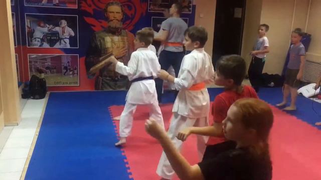 Отработка связок и комбинаций перед зеркалом смотреть онлайн