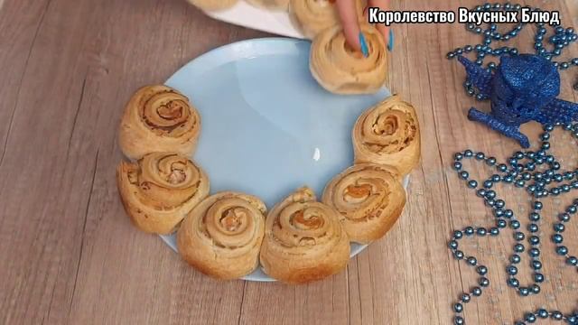 ЗАКУСКА НА ПРАЗДНИЧНЫЙ СТОЛ РОЖДЕСТВЕНСКИЙ ВЕНОК. ВЫПЕЧКА ПИРОГ из СЛОЕНОГО ТЕСТА С СЕМГОЙ.