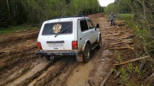 нива и уаз на военных мостах