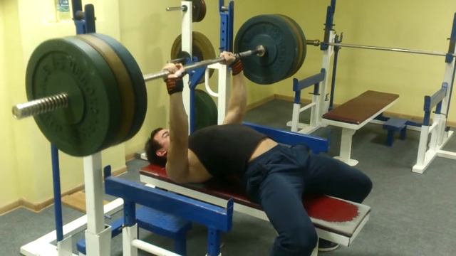 Жим лёжа узким хватом смотреть онлайн