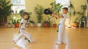 Дети показывают мастер-класс по Капоэйре. Capoeira for kids
