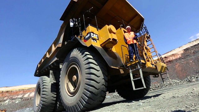 Водитель большегрузного автомобиля Водитель большегрузного автомобиля