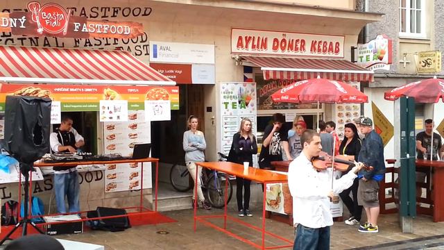 Скрипка с диджеем. Карловы вары. смотреть онлайн