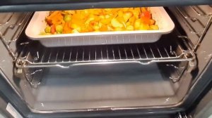 Картофель с овощами в духовке