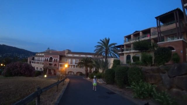 ОТДЫХ ВО ФРАНЦИИ. В ПОИСКАХ ПЛЯЖА. СЛАВНЫЙ УЖИН. 30 ЕВРО ЗА КОКТЕЙЛЬ. смотреть онлайн