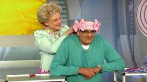 УДАЛИТЬ. Шарф с бантиками своими руками. Сам себе ...р. Жить здорово! Фрагмент выпуска от 17.08.2015