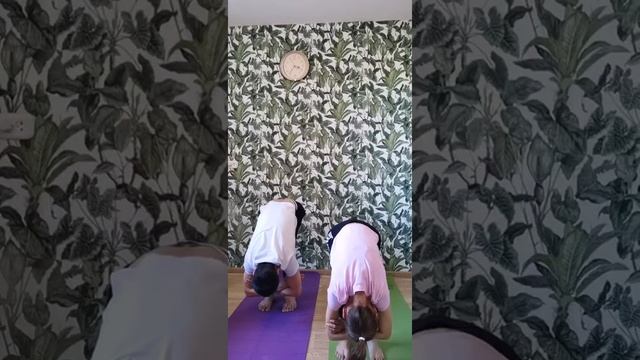 Утренняя зарядка. Вытяжение позвоночника. #утренняязарядка #зарядкасутра #ровныйпозвоночник