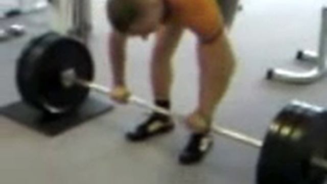 Тяну 170 кг - становая тяга, немного горблюсь, но вытянул. смотреть онлайн